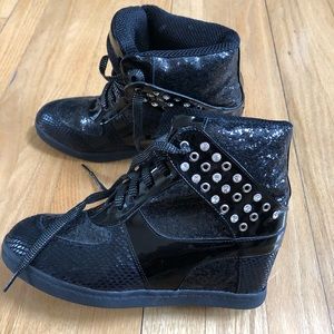 Nature Breeze Girls Stud/Shiny Wedge Sneakers
